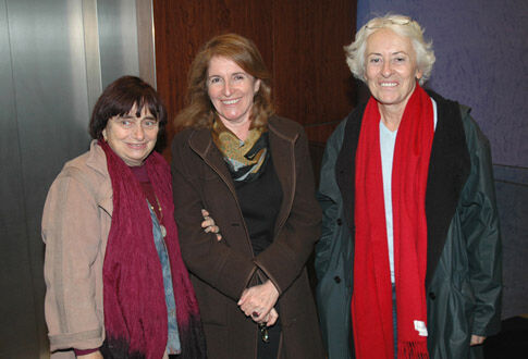 (De gauche à droite) Agnès Varda, Catherine Margaté, maire honoraire et conseillère municipale de Malakoff, Dominique Cordesse, ancienne élue à la Culture © Guillermo