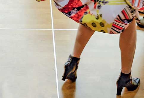 Jambes qui dansent au banquet de printemps de Malakoff © Laurene Valroff