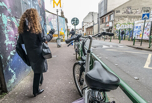 Vélo à la sortie du métro Etienne-Dolet © Séverine Fernandes