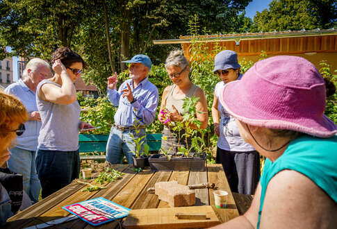 Atelier jardinage à la ferme urbaine © Vincent Guionet