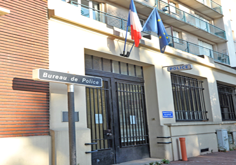 Pour La Reouverture Du Poste De Police Ville De Malakoff
